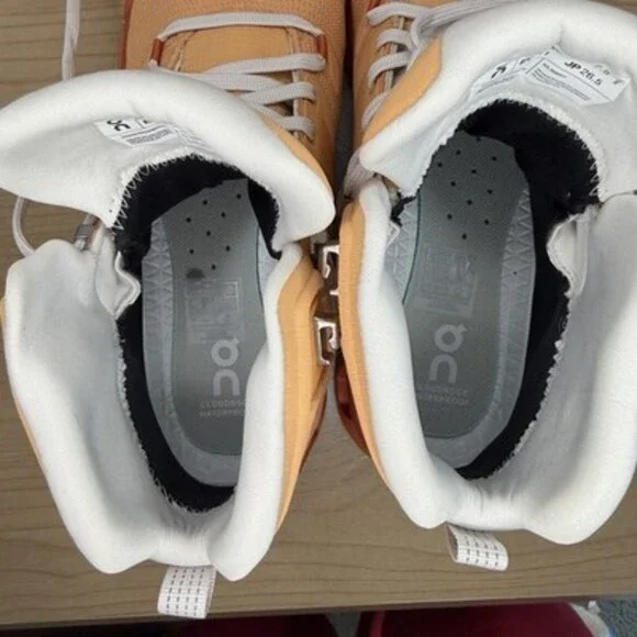 Women's 9.5 On Cloud Cloudrock 2 Waterproof Swiss Engineering Hiking Boots Flare - Picture 9 of 10